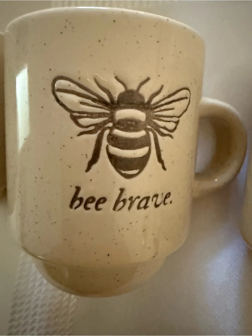 Cream Bee Ceramic Stackable Mugs with Metal Rack - Unbranded